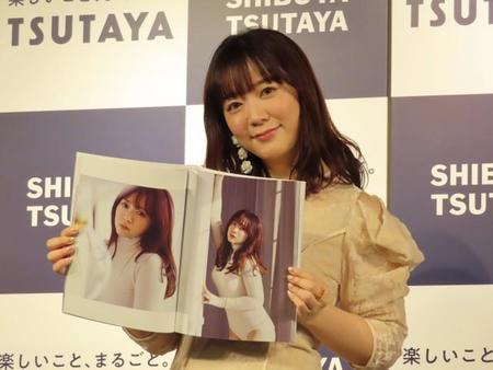 写真集発売記念イベントに出席した声優・伊藤彩沙