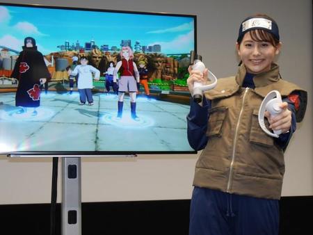 カカシのコスプレで「NARUTO×BORUTO VR」発表会見を司会したテレ東・藤井由依アナ＝都内