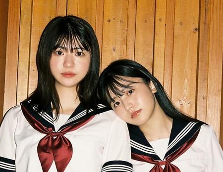 山田南実（左）と蓼沼優衣　STRiKE！デジタル写真集「山田南実＆蓼沼優衣　LIBERATION」（撮影・YOROKOBI、主婦の友インフォス）より