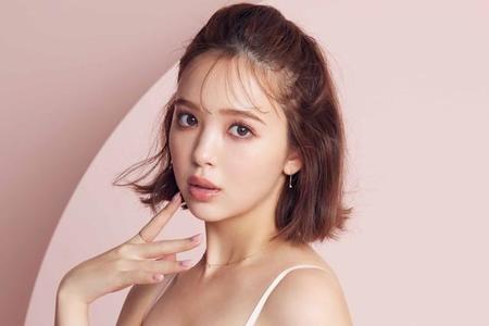 「ナイスバディブラ」を身につける藤田ニコル