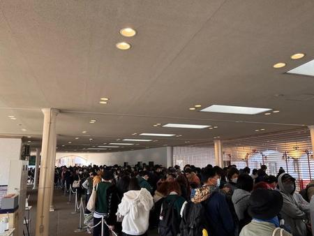 コラボイベント初日のエントランスの様子（志摩スペイン村提供）