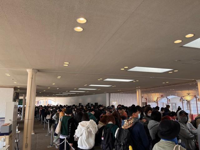 コラボイベント初日のエントランスの様子（志摩スペイン村提供）