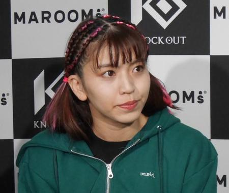 試合後に取材対応するぱんちゃん璃奈＝東京・国立代々木第二体育館