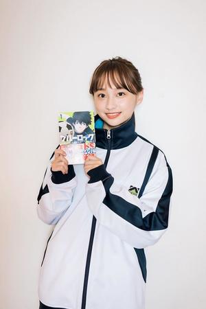 「週刊少年マガジン」２３年３・８発売号でサッカー愛を披露した日向坂46の影山優佳