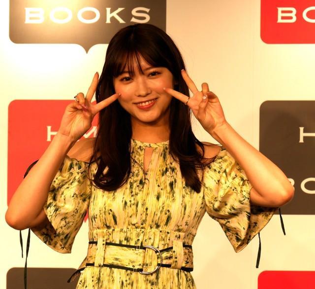 写真集「体感温度」の発売イベントを開いた古田愛理＝都内