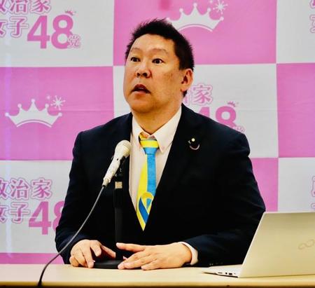 ひろゆき氏を名誉毀損で提訴する考えを明らかにした立花孝志氏＝国会内