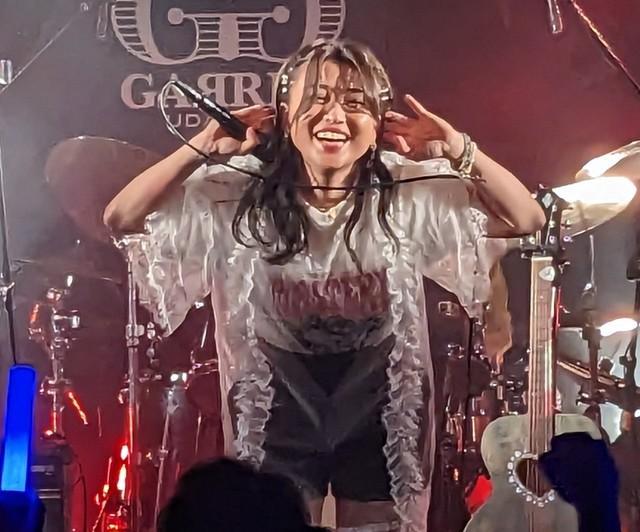 シンガー・ソングライター河野万里奈、バースデー＆12周年ライブ　得意の野球ネタも連発