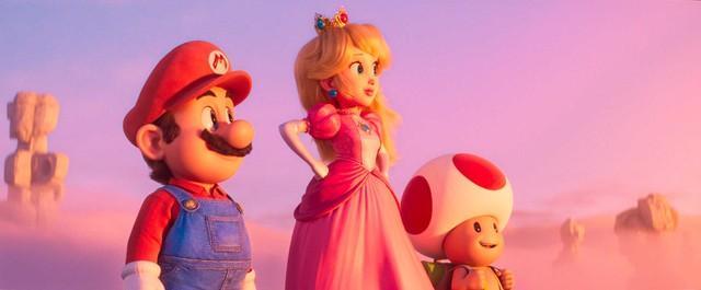 映画「ザ・スーパーマリオブラザーズ・ムービー」の一場面。左からマリオ、ピーチ姫＝（Ｃ）２０２３　Ｎｉｎｔｅｎｄｏ　ａｎｄ　Ｕｎｉｖｅｒｓａｌ　Ｓｔｕｄｉｏｓ