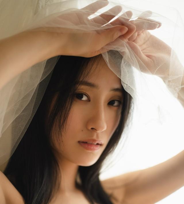 ＳＴＲｉＫＥ！デジタル写真集「澄田綾乃『この世界の片隅で。』」書影＝撮影・HIROKAZU/イマジカインフォス