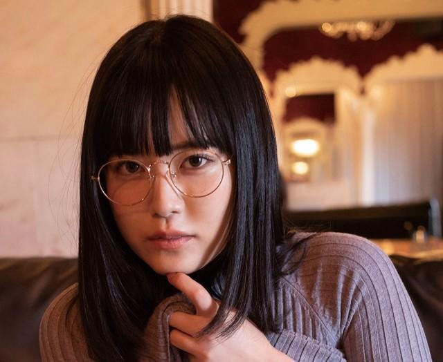 【ＳＴＲｉＫＥ！デジタル写真集】東雲うみ「なんで？どうして？」書影（撮影・佐藤裕之、イマジカインフォス）