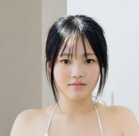 17歳ＪＫの新星・鈴原すず 健康美を大胆に解放　「ＦＬＡＳＨ」に登場