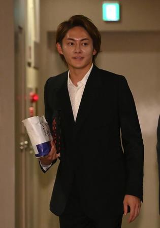 へずまりゅうの挙式披露宴に駆けつけた“青汁王子”こと三崎優太氏