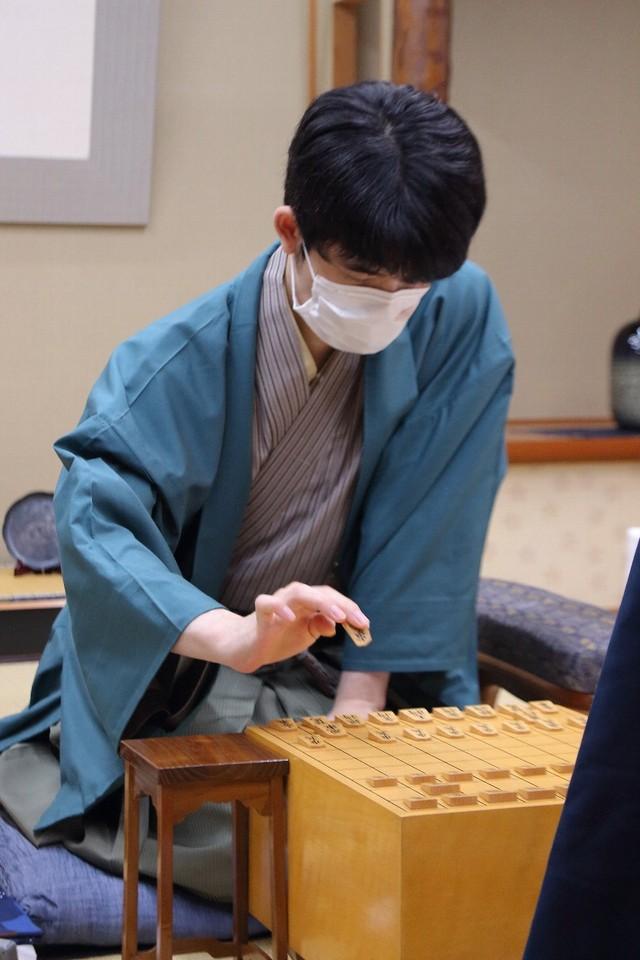 防衛に成功した藤井聡太棋聖（提供・日本将棋連盟）