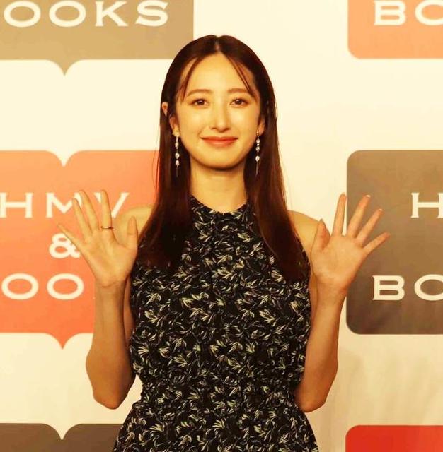 遥香出品 元「ZIP!」リポーター團遙香30歳 初写真集でお気に入りは大胆な1枚