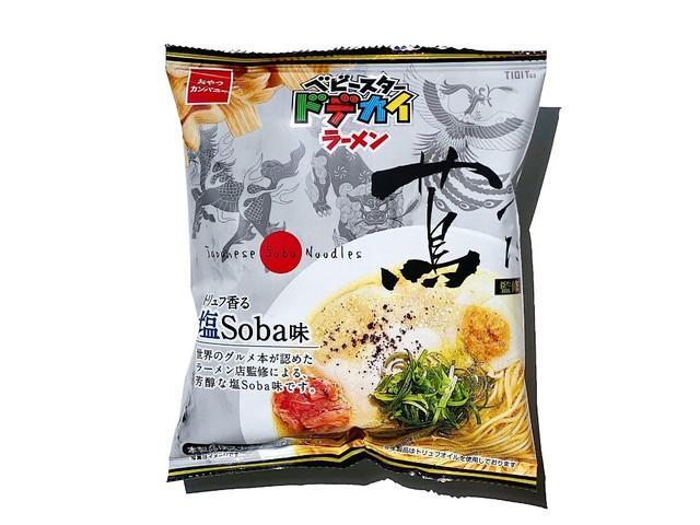 ミシュラン1つ星ラーメン店とベビースターのコラボ「ベビースタードデカイラーメン Japanese Soba Noodles 蔦監修 塩Soba味」