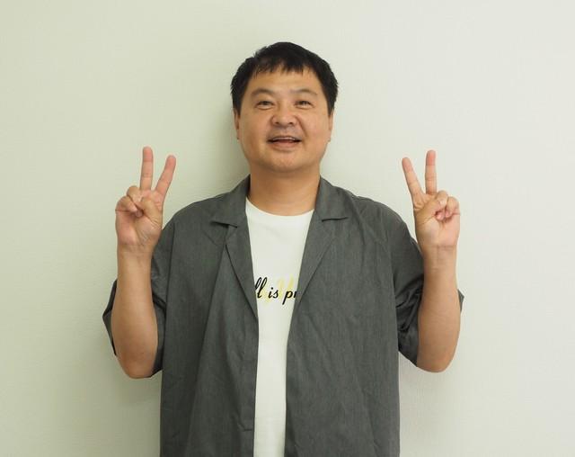 よろず～ニュースの取材に応じた月亭方正