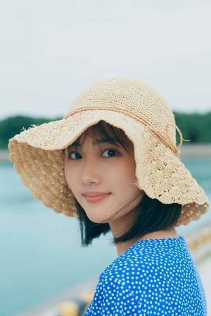 原菜乃華1st写真集「はなのいろ」より ©KADOKAWA／写真：三瓶康友