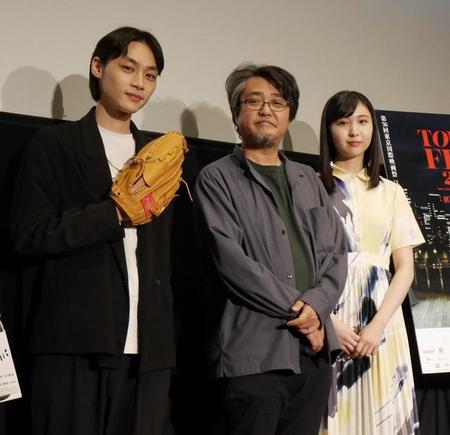 映画「アルプススタンドのはしの方」上映後イベントに登場した（左から）平井亜門、城定秀夫監督、中村守里＝都内