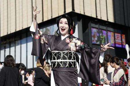 「池袋ハロウィンコスプレフェス 2023」に登場した小林幸子