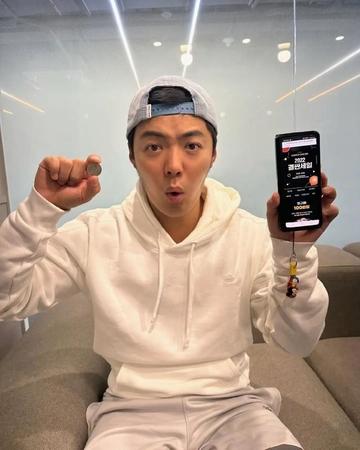 表舞台で活躍するかたわら、CEOとしてONE PACTをプロデュースするカンナム（出典：kangkangnam Instagram）