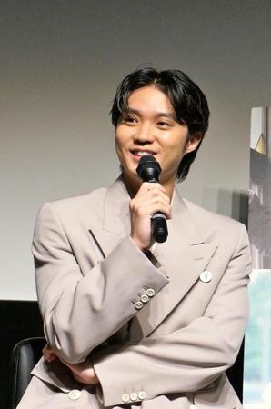 映画「正欲」学生限定試写会に登壇し、学生たちからの質問に答えた磯村勇斗