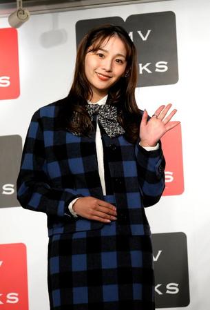 自身の「2024カレンダー」発売イベントを開いた浅川梨奈＝都内