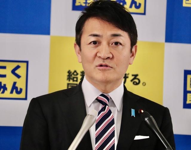国会内で定例会見に臨む国民民主党の玉木雄一郎代表