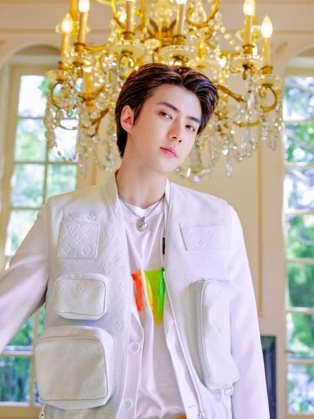 入隊することを突然発表したEXOのセフン（出典：EXO SNS）