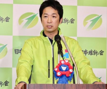 国会内で定例会見に臨む日本維新の会の藤田文武幹事長