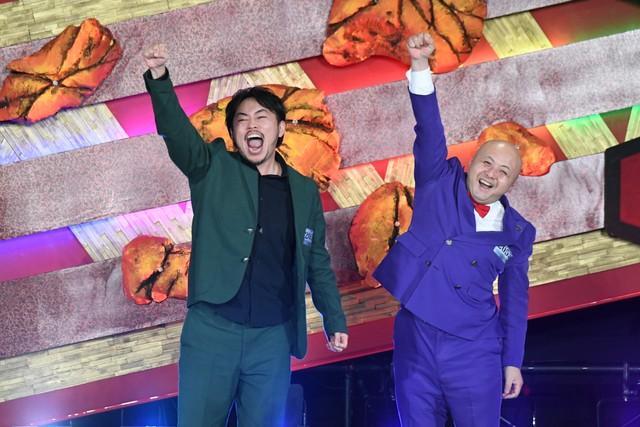 敗者復活戦を勝ち抜き、決勝進出を決めたシシガシラ（Ｃ）M-1グランプリ事務局