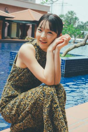 田中芽衣がマレーシアで大胆に躍動、ティーンファッション誌でデビューから10周年飾るカレンダーブック