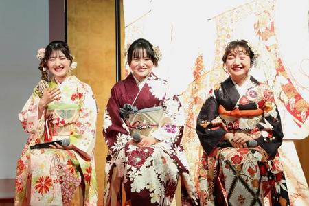 イベントに参加した（左から）小林星蘭、鈴木梨央、谷花音