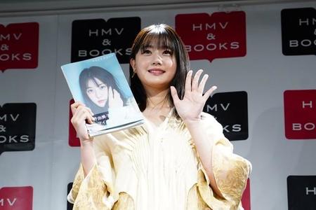 セカンド写真集を発売した瀧野由美子