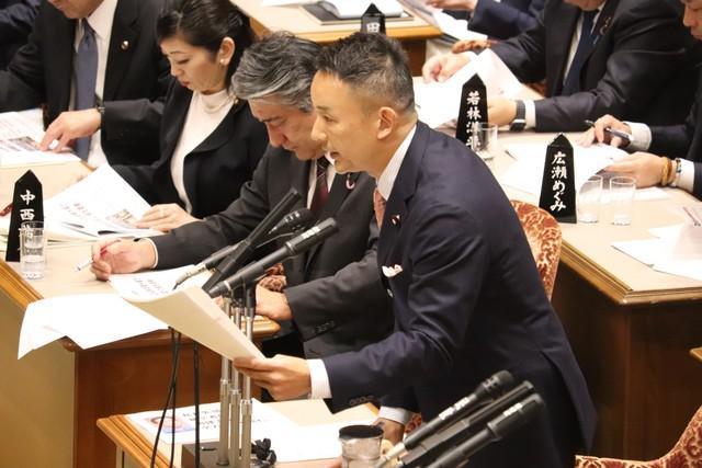 参院予算委員会の閉会中審査で、岸田首相に厳しく迫るれいわ新選組の山本太郎代表