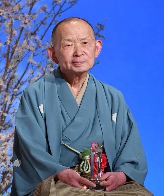 三代目林家正楽 師匠　 寄席紙切り　銘「湯島の白梅」 三代目林家正楽 師匠 寄席紙切り 銘「湯島の白梅」 Amazon.co.jp