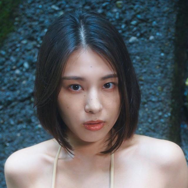元乃木坂46の相楽伊織 新作写真集「魅惑の曲線美」で魅力解放、舞台