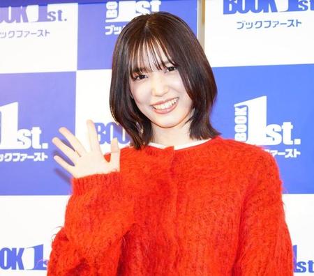 ロングヘアーをばっさり切って登場した下尾みう＝ブックファースト新宿（撮影・高石航平）