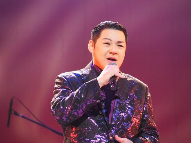 「大江裕 15周年記念コンサート～愛をこめてありがとう～」を開催した大江裕（撮影・藤丸紘生）