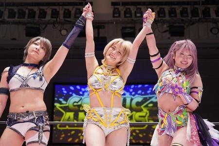 朱里＆鹿島沙希＆八神蘭奈組を下した（左から）安納サオリ、なつぽい、中野たむ＝スターダム2024年3・10後楽園ホール　ⓒSTARDOM