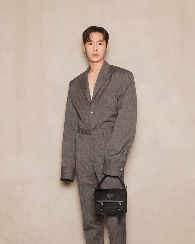 伊ミラノで行われたプラダのファッション・ショーに出席したイ・ジェウク（出典：PRADA Instagram）