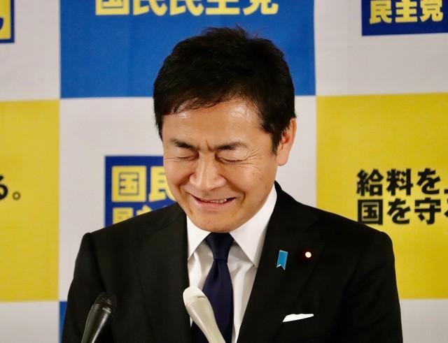 国会内で会見する国民民主党の玉木雄一郎代表