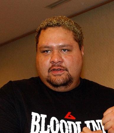 最後まで己の道を貫いた曙さん。Ｋ-１転向のデビュー戦となるボブ・サップとの決戦に向けて険しい表情を見せた＝名古屋市内（２００３年１２月撮影）