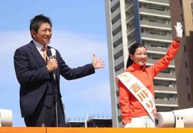 吉川里奈氏と街頭演説する参政党の神谷宗幣代表