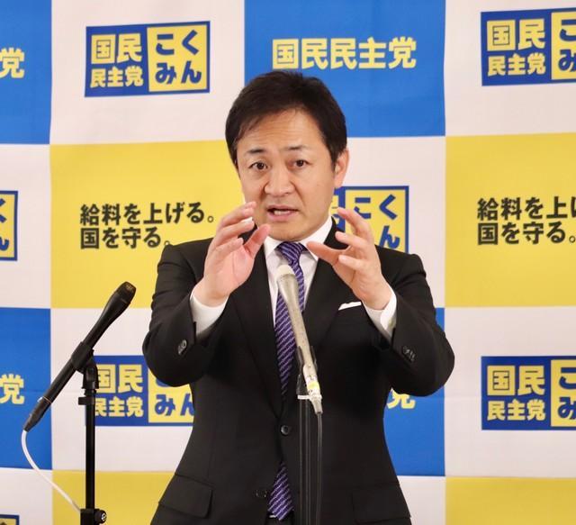 国会内で定例会見に臨む国民民主党の玉木雄一郎代表