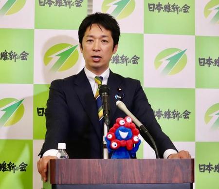 国会内で定例会見に臨む日本維新の会の藤田文武幹事長