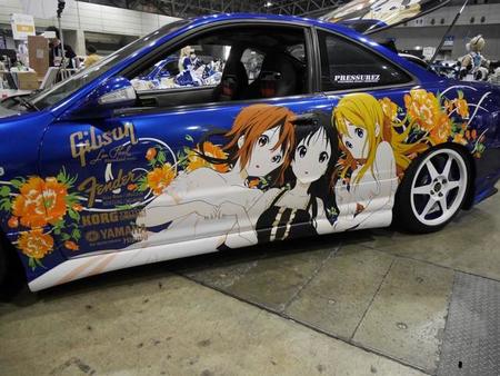 「けいおん!」一筋の“痛車道”に新展開！平沢唯と「ぼざろ」後藤ひとりがコラボ「バンドアニメ熱が再燃」