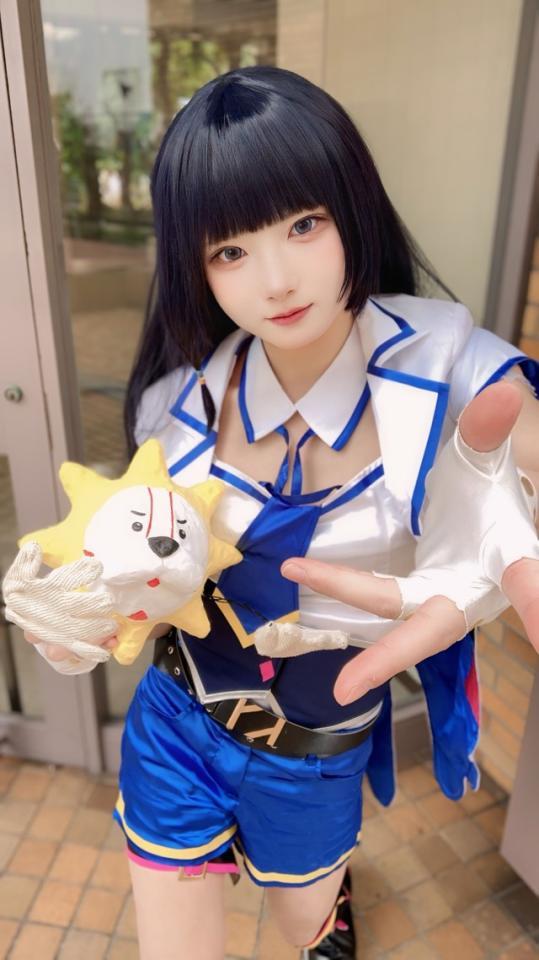 バーチャルYouTuber「富士葵」さんのコスプレをした時の写真（花音さん提供）