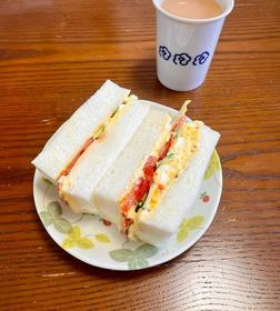 元喫茶店のキッチンアルバイトの夫が作ったサンドイッチ（通常版）　真外あかしさんのX（@magaiakashi）より