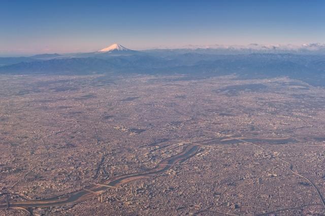 校歌には山の名前が盛り込まれがちですが、広大な平野が広がる関東地方では？