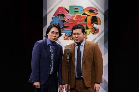 「第45回ABCお笑いグランプリ2024」決勝に進出した令和ロマン・高比良くるま（左）と松井ケムリ©ABCテレビ